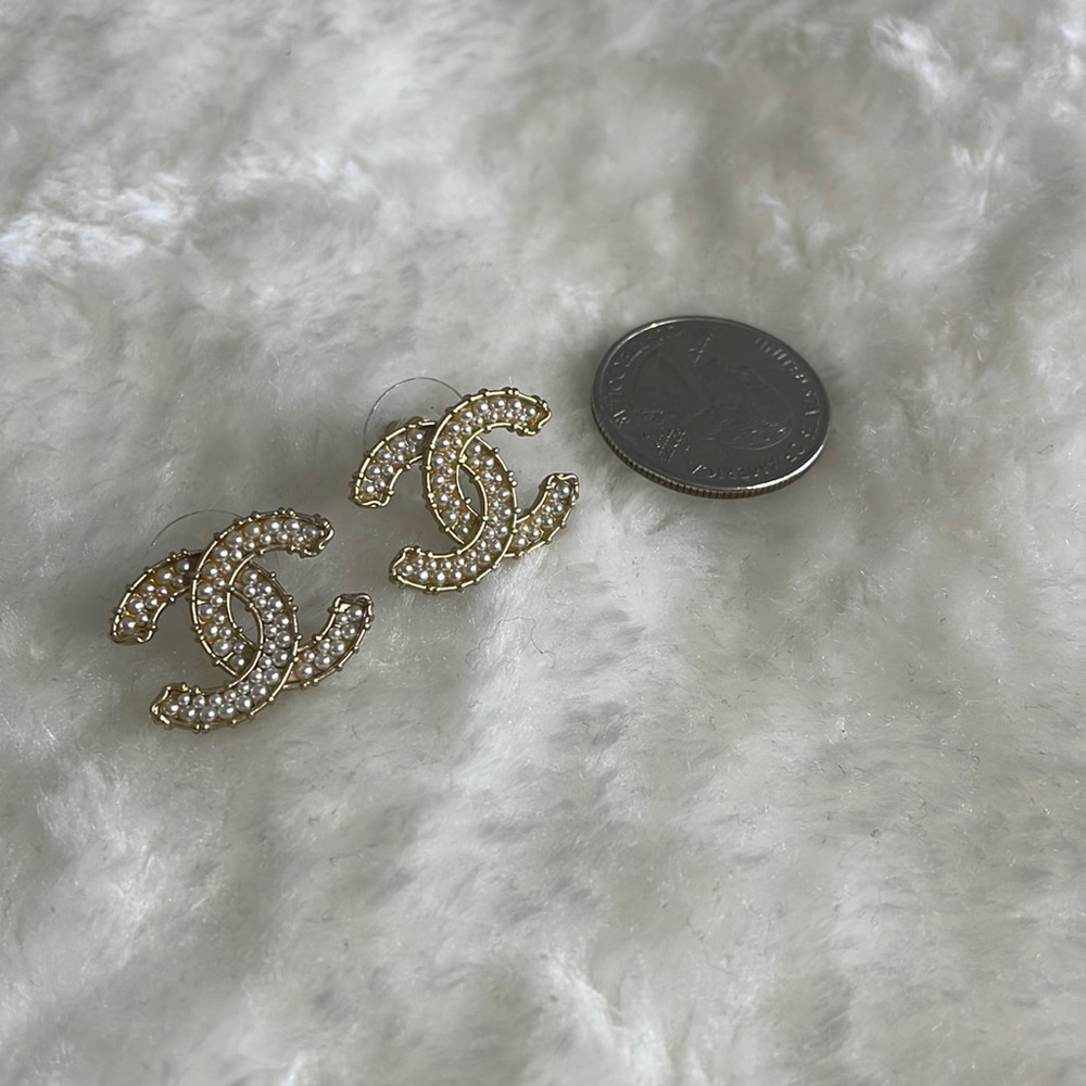 Chanel cc pearl earrings